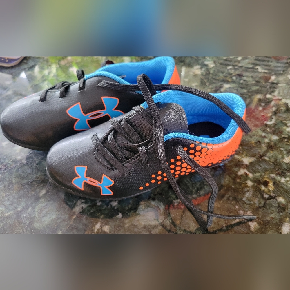 Kids cleats